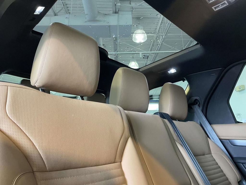 Used 2023 Land Rover Discovery S R-Dynamic image 21