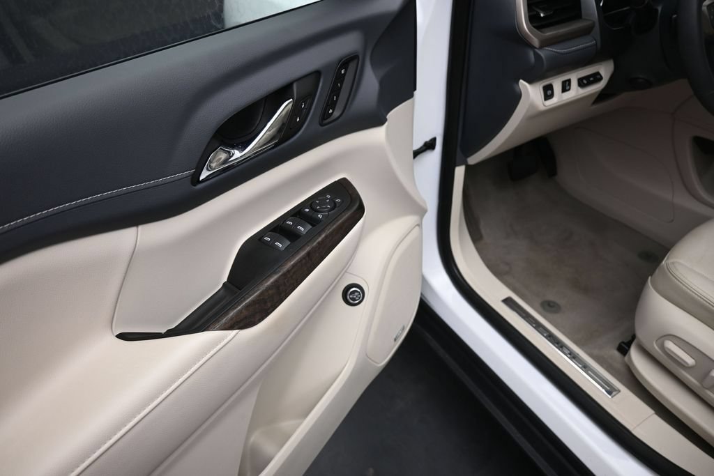 Used 2023 GMC Acadia Denali AWD/4WD image 5