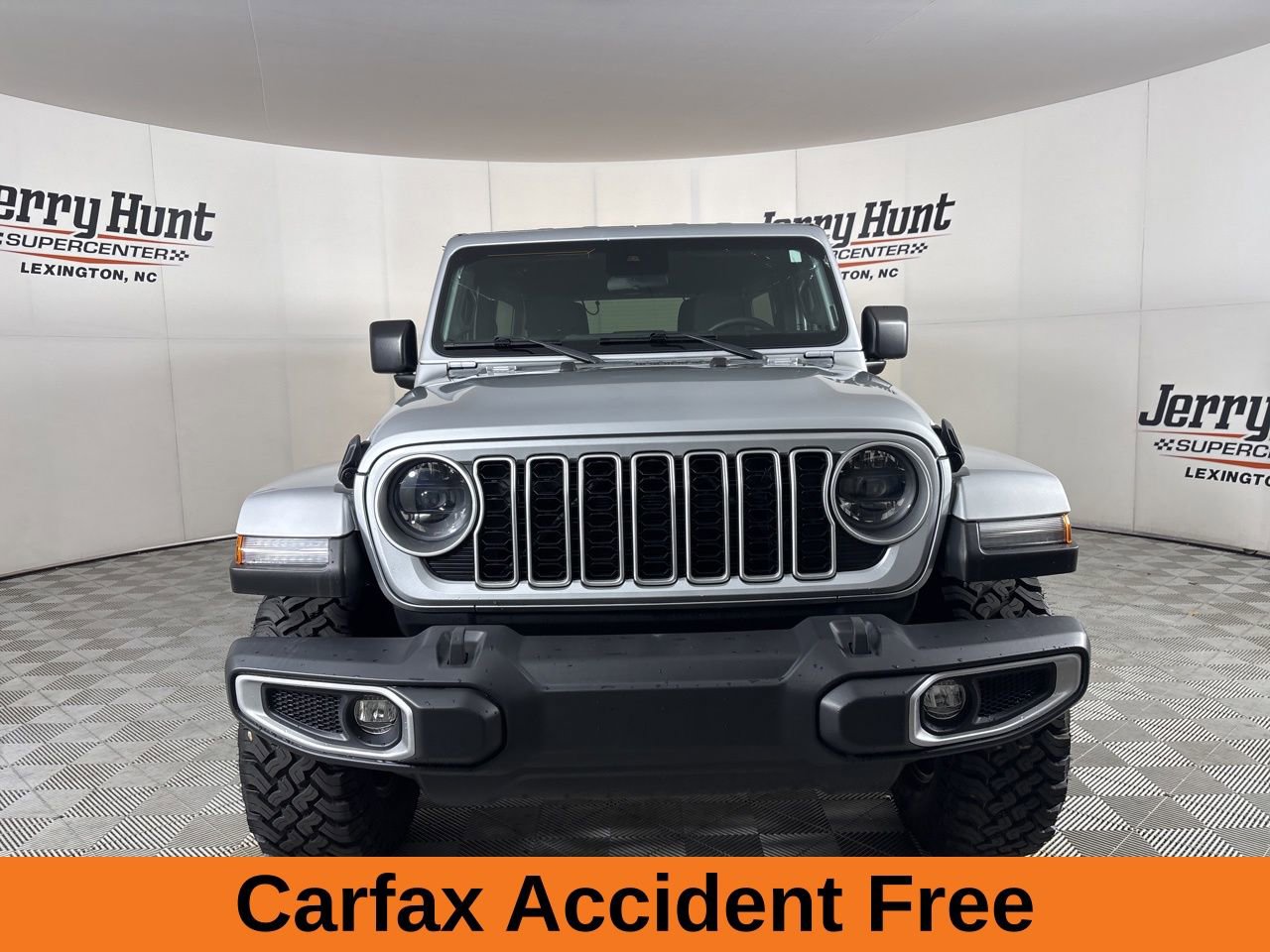 Used 2024 Jeep Wrangler Unlimited Sahara w/ Safety Group AWD/4WD image 3
