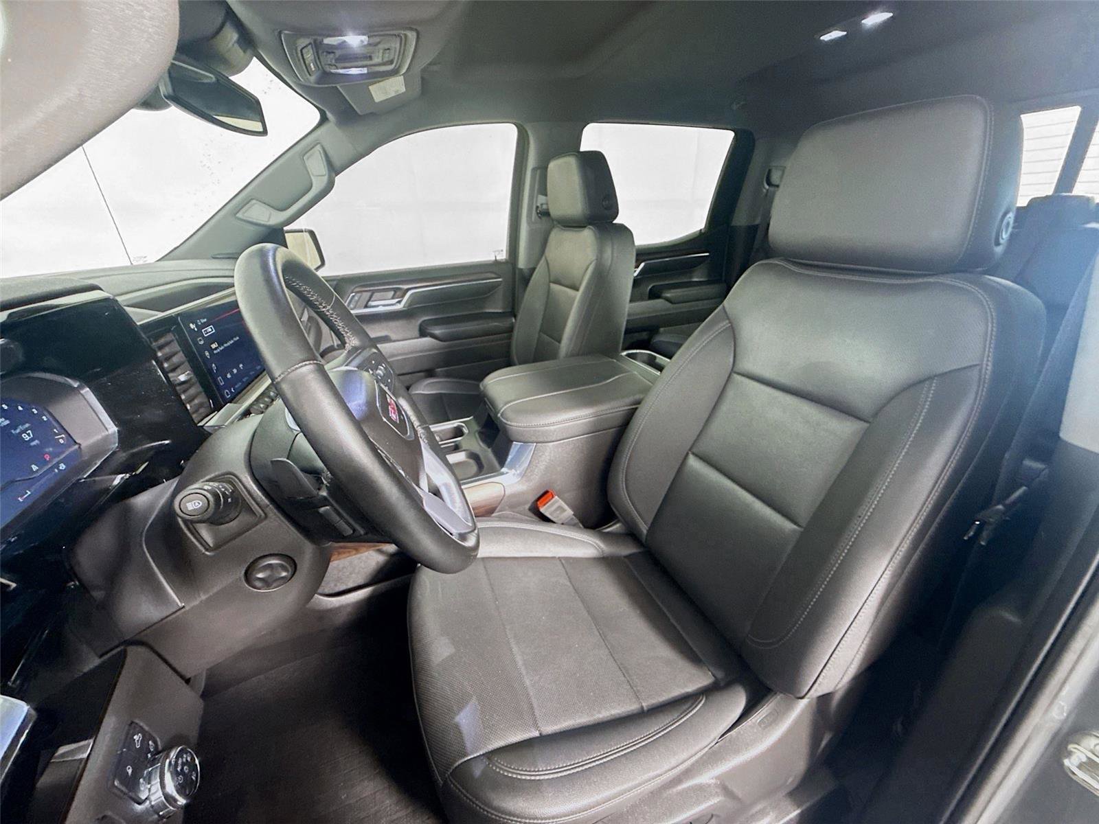 Used 2023 GMC Sierra 1500 SLT w/ SLT Premium Package RWD image 2