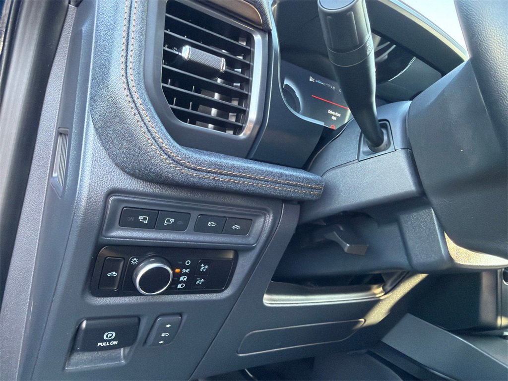 Used 2023 Ford F150 Lightning Lariat image 36