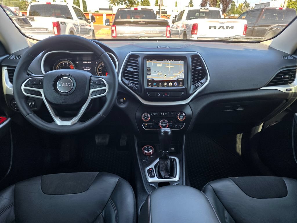 Used 2018 Jeep Cherokee Trailhawk AWD/4WD image 5