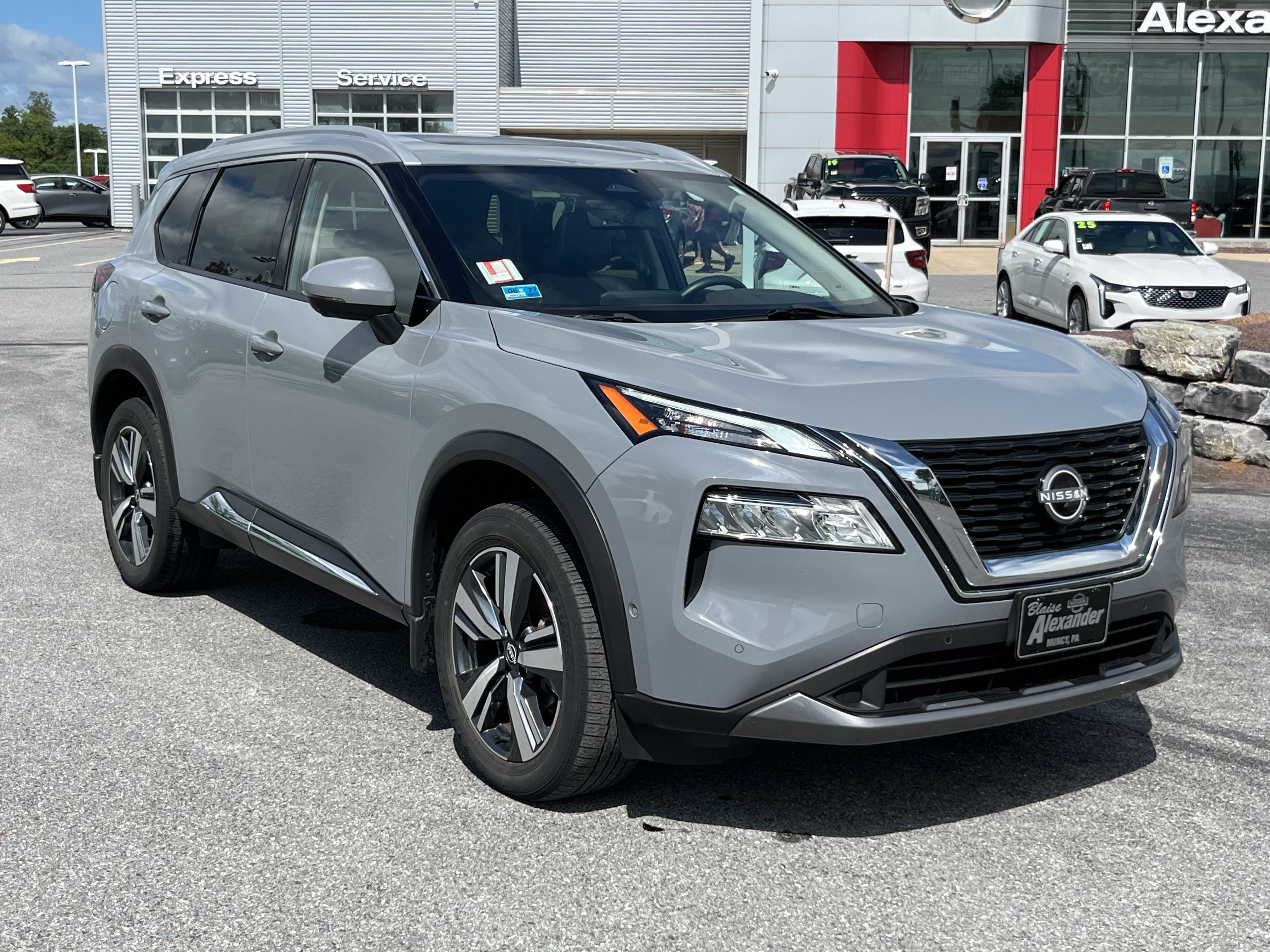 Used 2023 Nissan Rogue SL w/ SL Premium Package