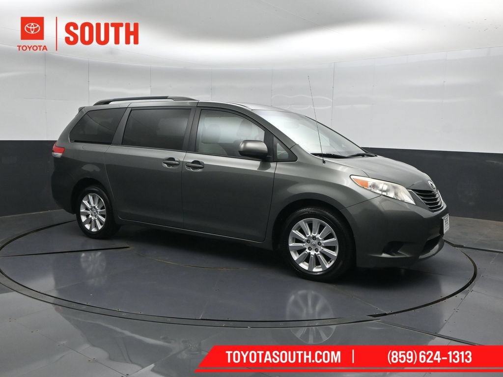 Used 2014 Toyota Sienna LE AWD/4WD image 1