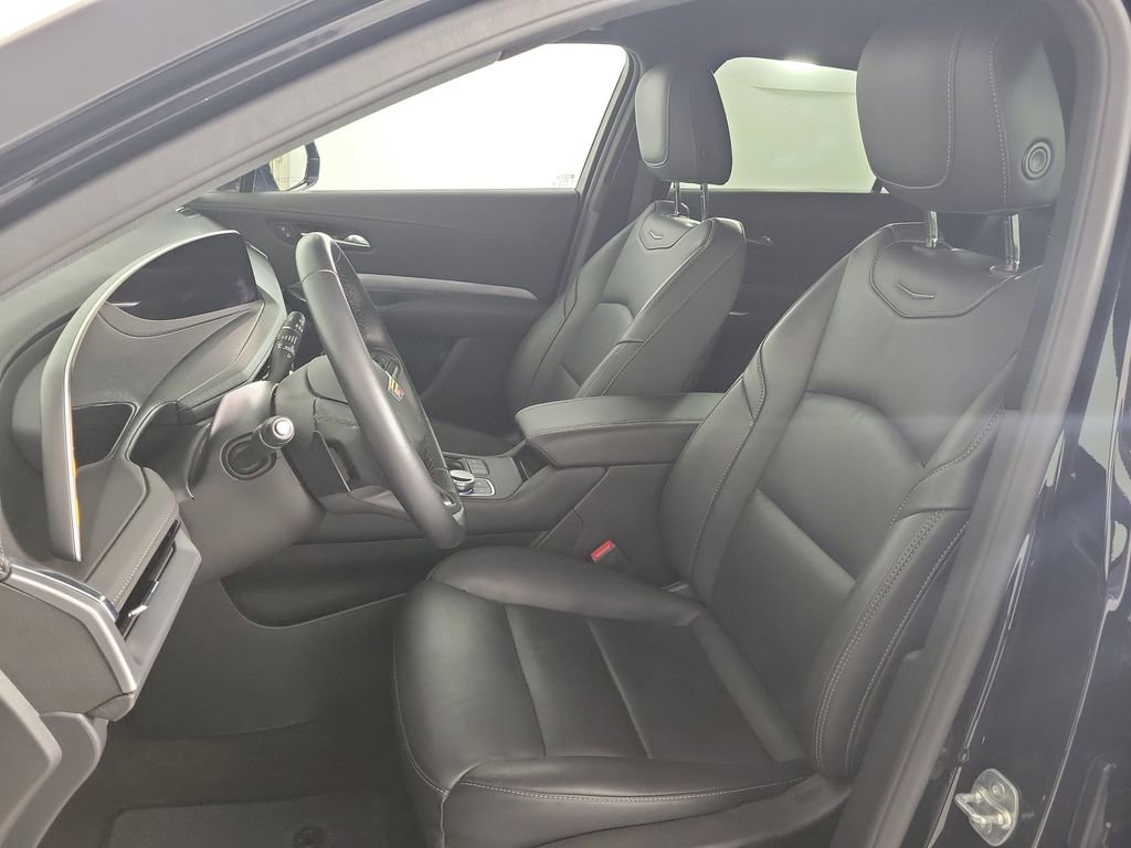 Used 2025 Cadillac XT4 Premium Luxury FWD image 17
