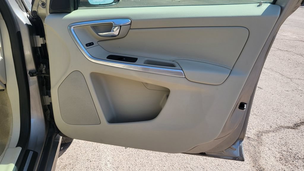 Used 2015 Volvo XC60 T5 Premier w/ Protection Package FWD image 18