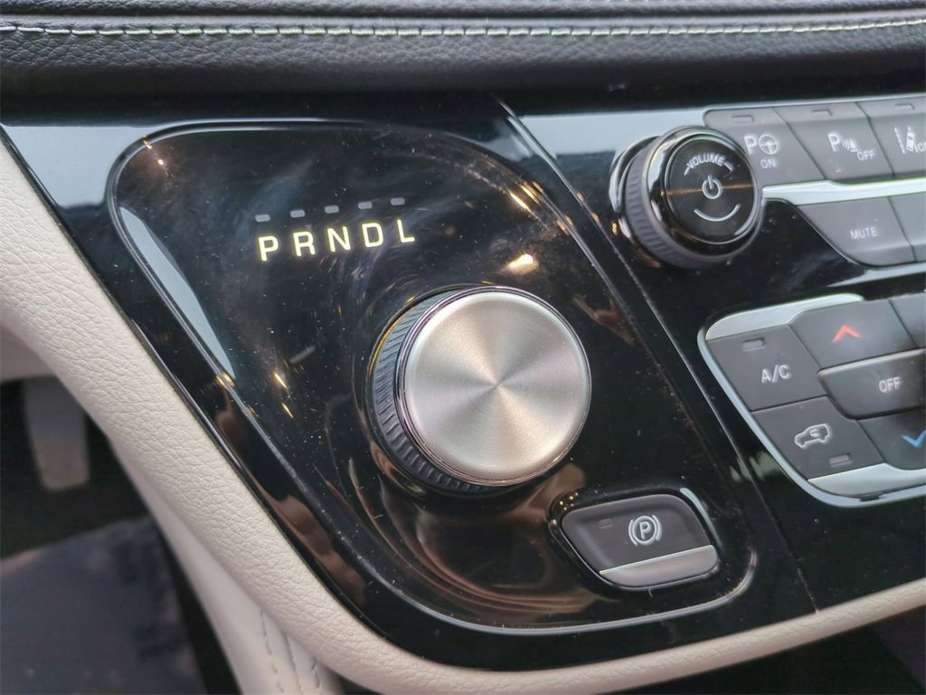Used 2022 Chrysler Pacifica Limited image 16