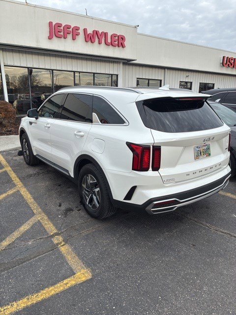 Used 2022 Kia Sorento EX w/ Panoramic Sunroof Package image 2