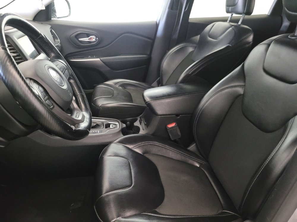 Used 2020 Jeep Cherokee Latitude Plus w/ Cold Weather Group AWD/4WD image 17