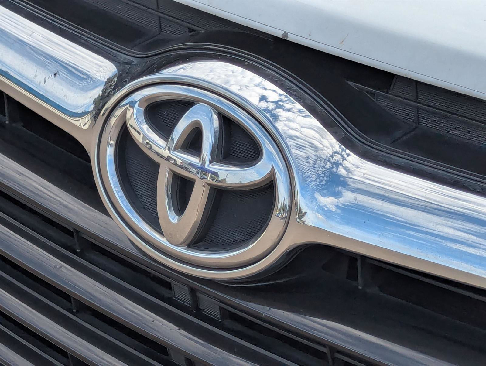 Used 2015 Toyota Highlander XLE AWD/4WD image 12