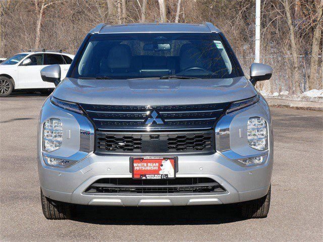 Used 2023 Mitsubishi Outlander SEL image 2