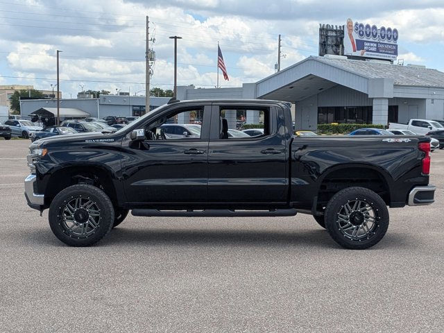 Used 2020 Chevrolet Silverado 1500 LT w/ Convenience Package AWD/4WD image 8