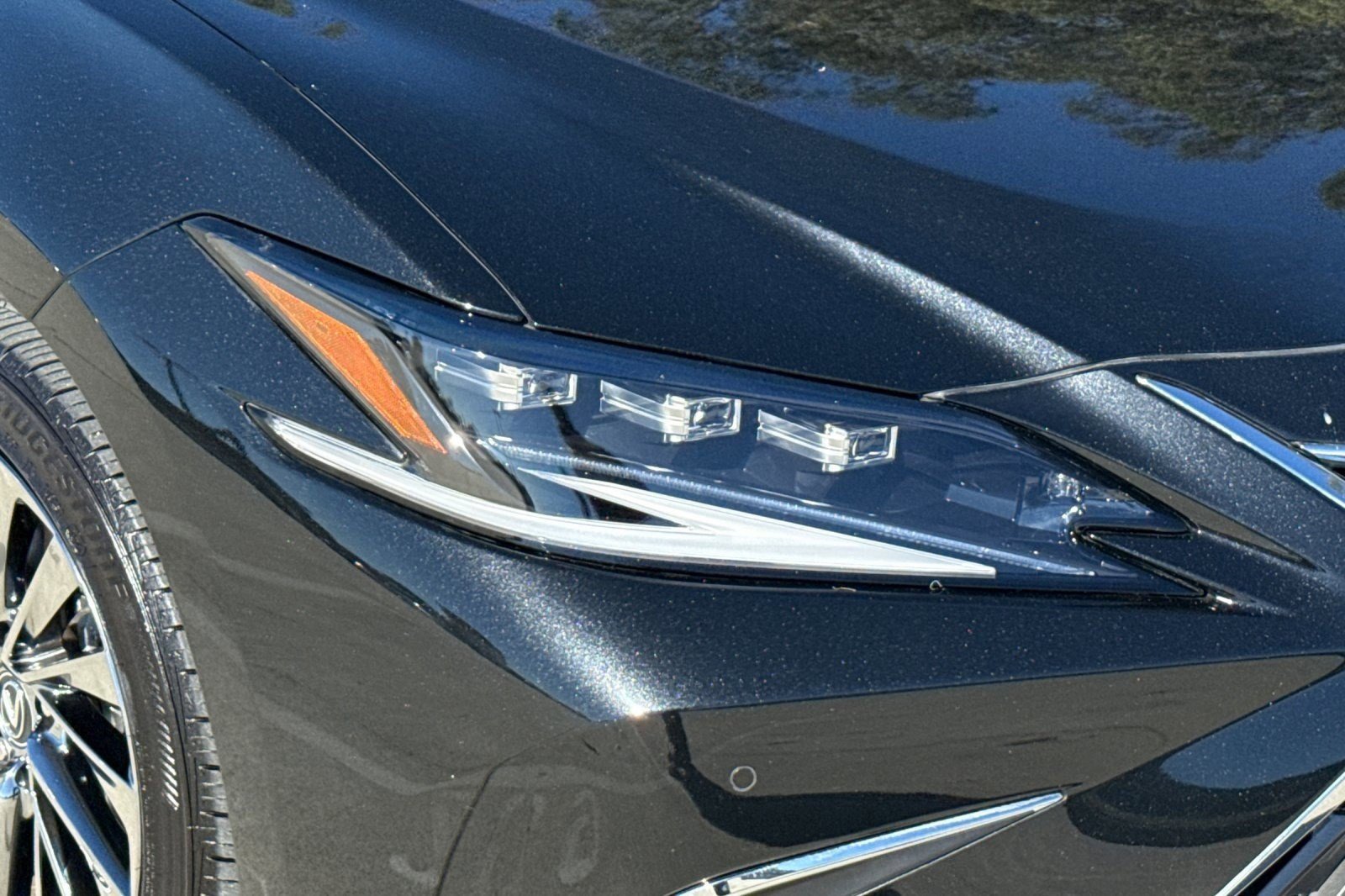 Used 2025 Lexus ES 300h w/ Luxury Package image 10