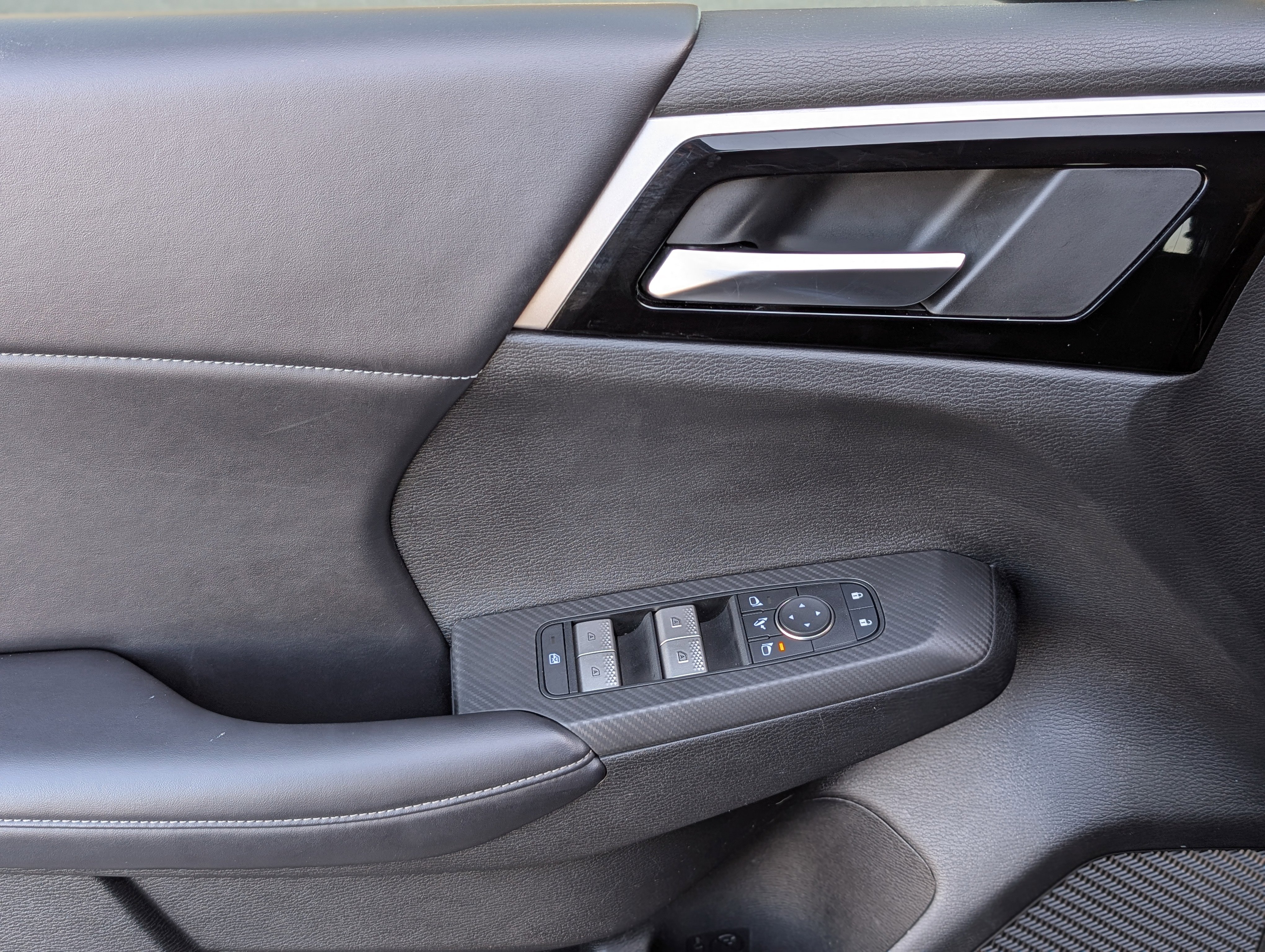 Used 2023 Mitsubishi Outlander SE image 16