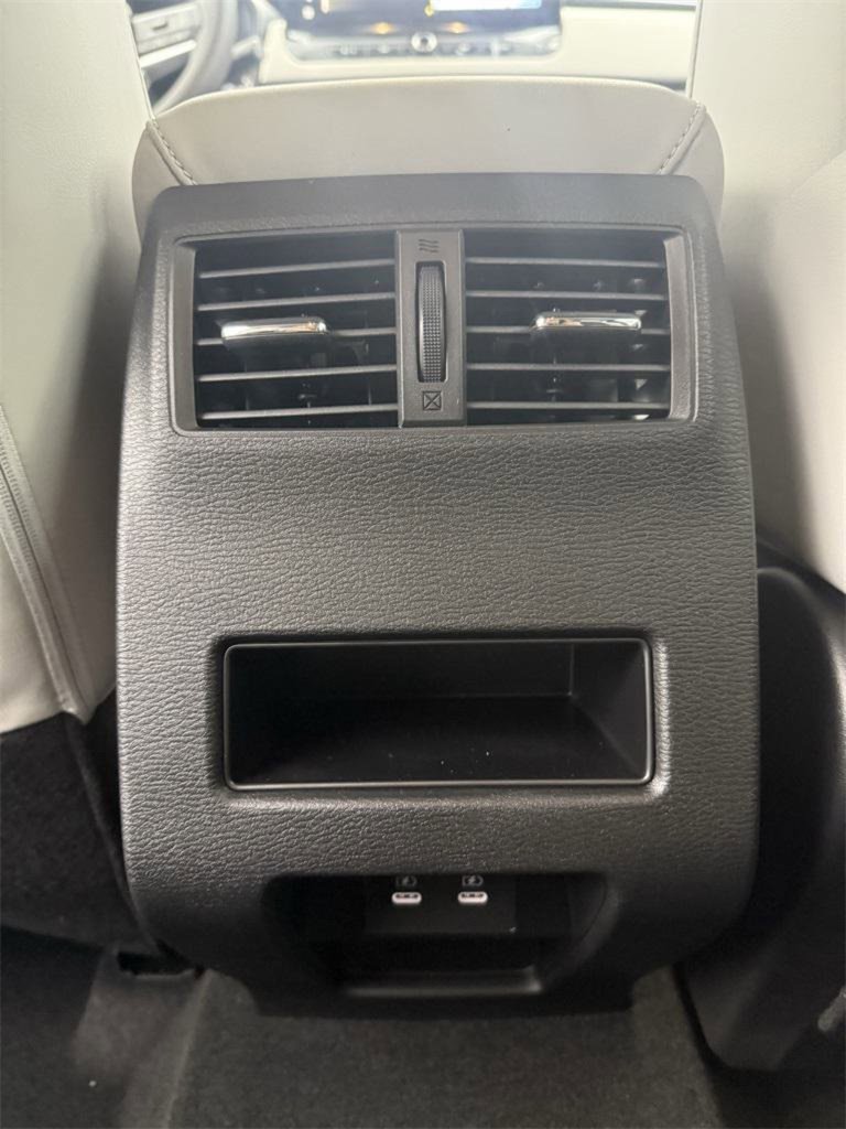 New 2025 Mitsubishi Outlander SE image 35