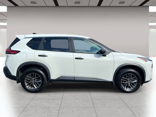 Used 2023 Nissan Rogue S AWD/4WD image 2