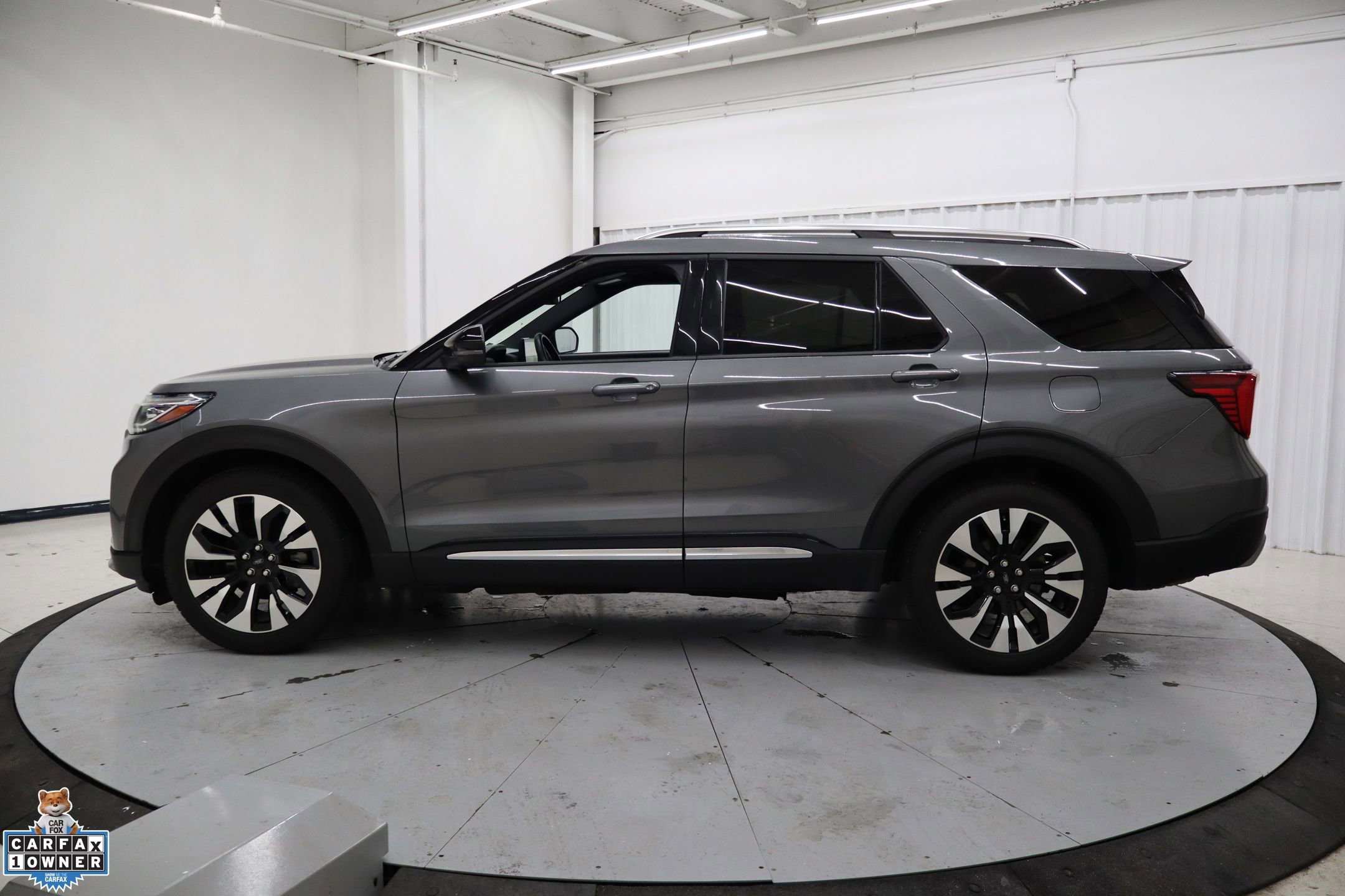 Certified 2025 Ford Explorer Platinum w/ LUX Leather Package image 9