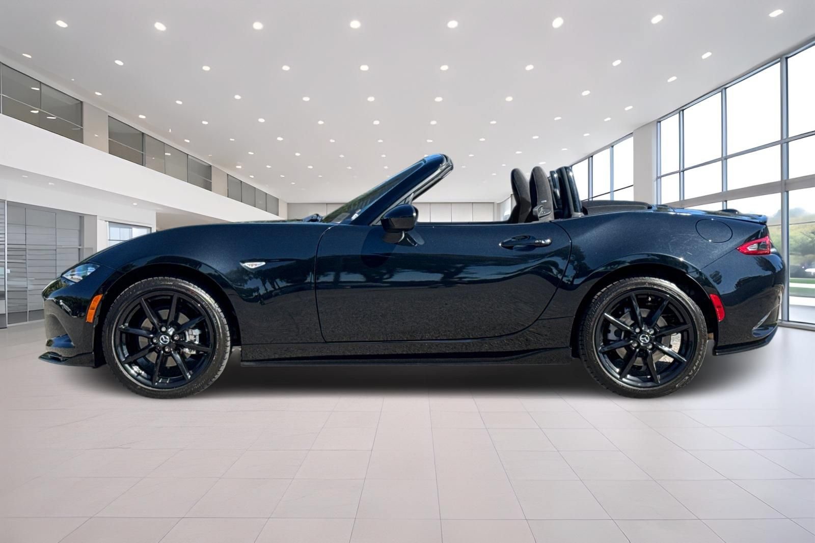 Used 2021 MAZDA MX-5 Miata Club w/ Appearance Package RWD image 7