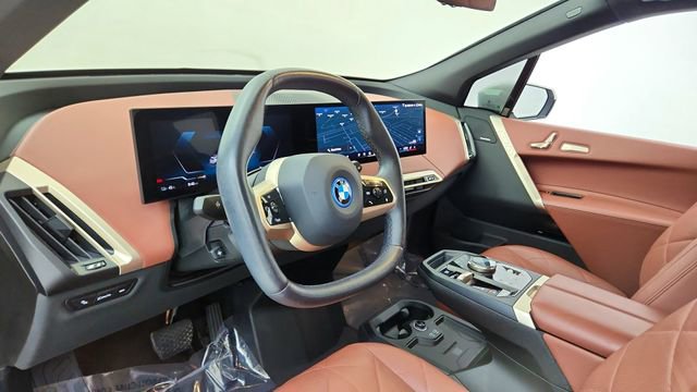 Used 2024 BMW iX xDrive50 w/ Premium Package AWD/4WD image 18