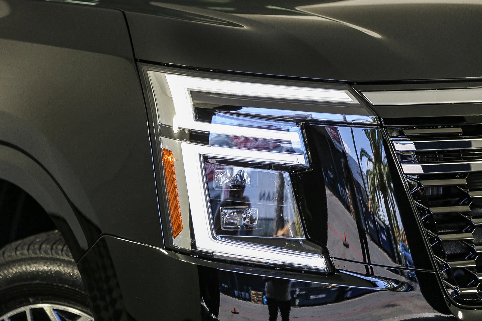 New 2025 Nissan Armada SL w/ Captain's Chari Seat Package image 4