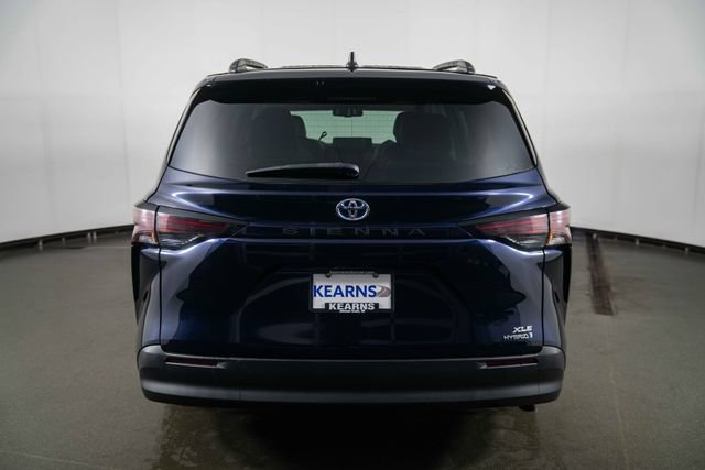 Used 2024 Toyota Sienna XLE FWD image 7