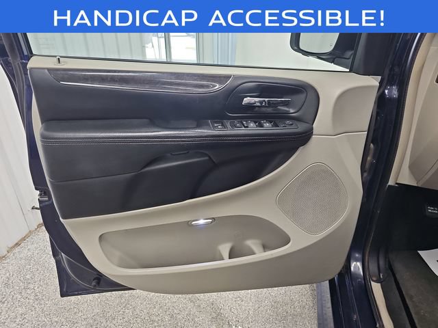 Used 2013 Chrysler Town & Country Touring FWD image 10