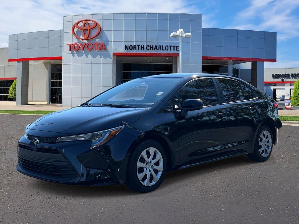 Used 2024 Toyota Corolla LE FWD image 4
