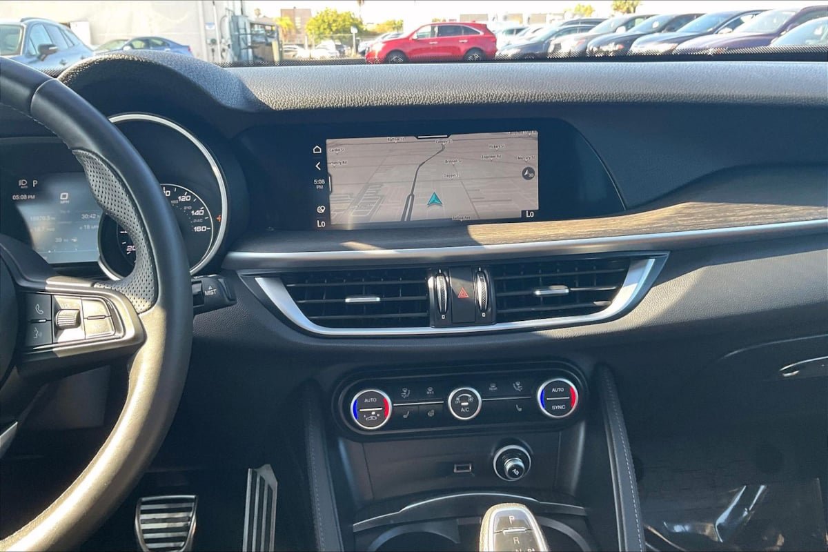 Used 2023 Alfa Romeo Stelvio Ti AWD/4WD image 6