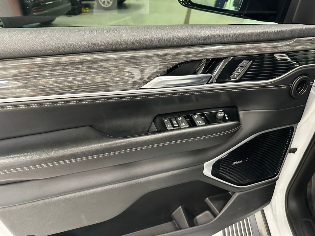 Used 2022 Jeep Wagoneer Series III w/ Premium Group I image 12