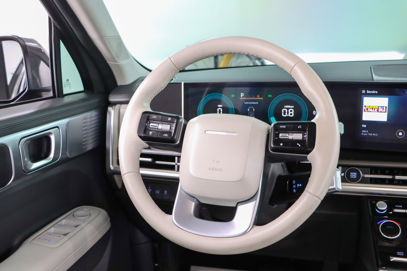Used 2025 Hyundai Santa Fe SEL FWD image 12