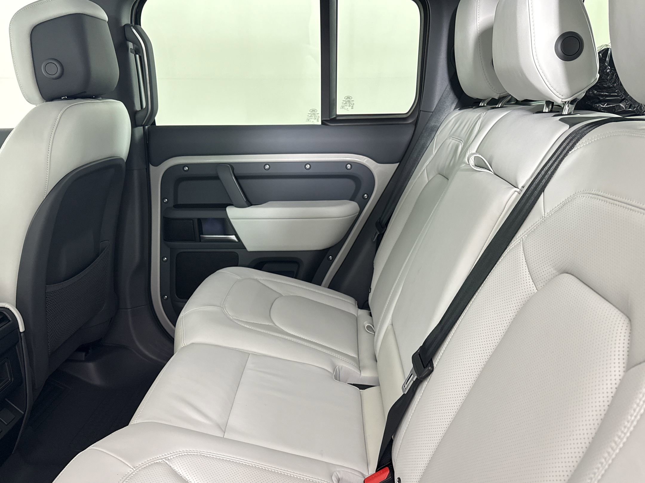 New 2026 Land Rover Defender 110 X-Dynamic SE AWD/4WD image 24