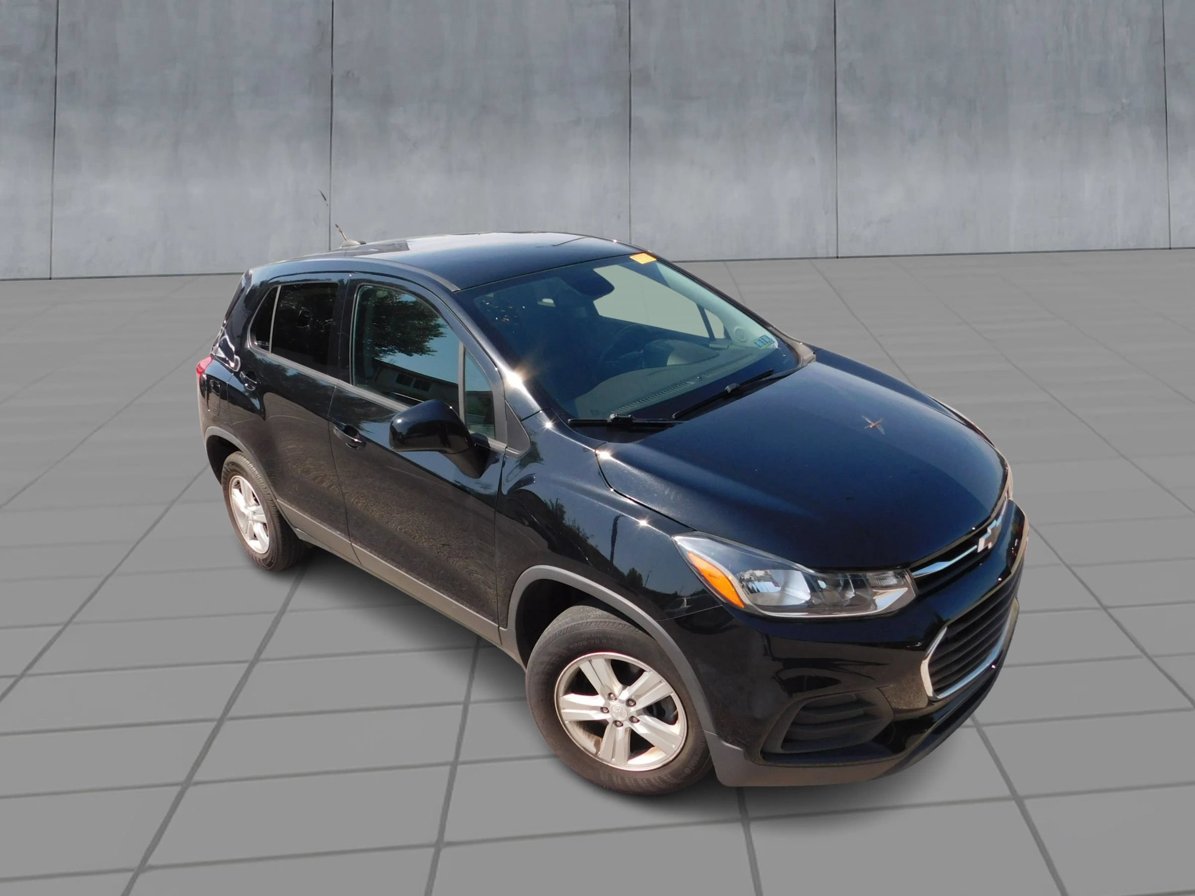 Used 2019 Chevrolet Trax LS w/ Tint and Cruise Package AWD/4WD image 2