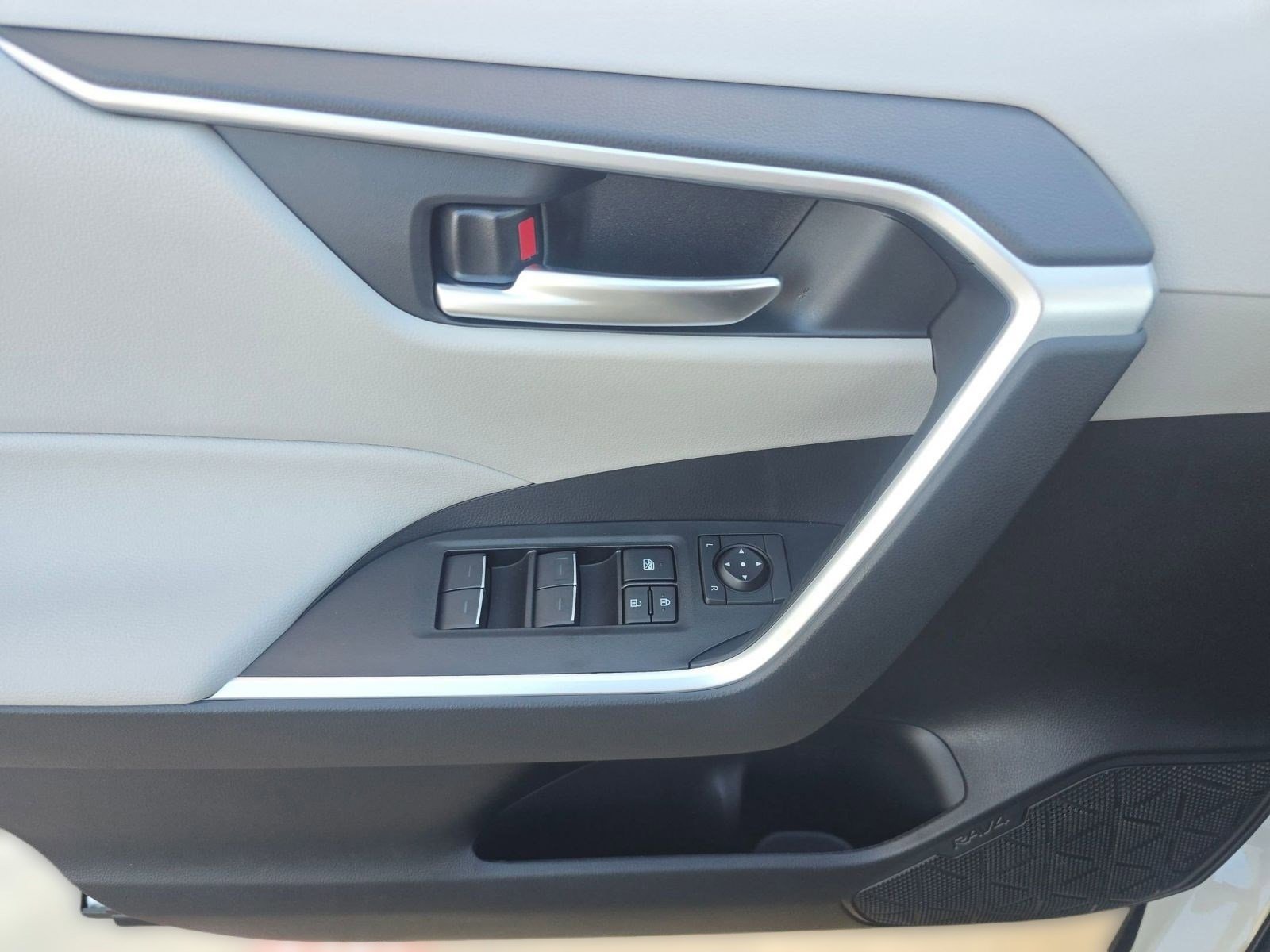 New 2025 Toyota RAV4 XLE w/ Convenience Package image 22