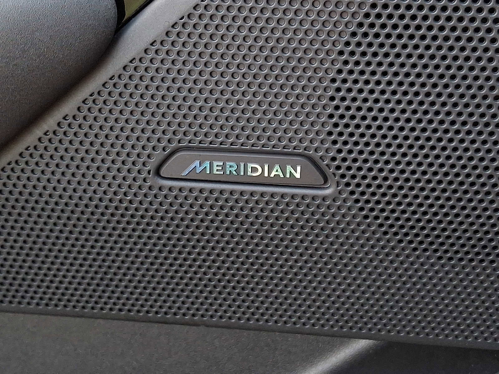 Used 2023 Land Rover Range Rover Velar R-Dynamic S image 22