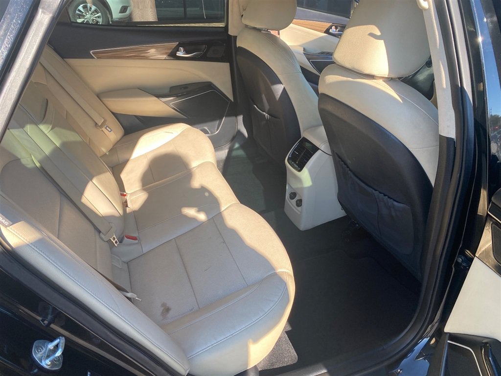 Used 2017 Kia Cadenza Premium w/ Luxury Package FWD image 13