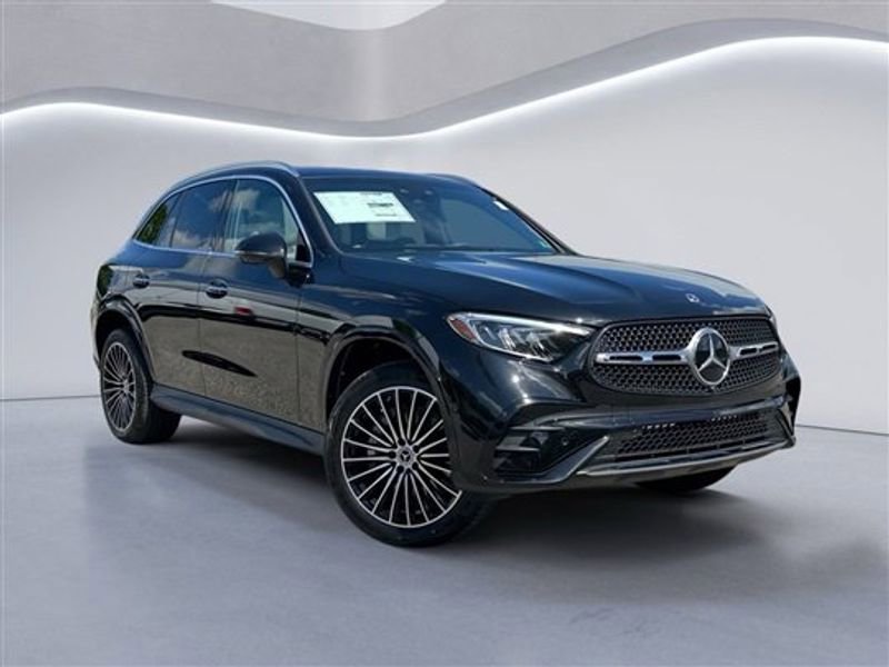 New 2025 Mercedes-Benz GLC 300 4MATIC image 2