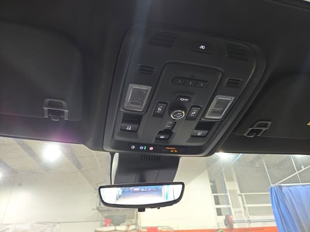 Used 2024 GMC Yukon XL Denali w/ Advanced Technology Package image 31