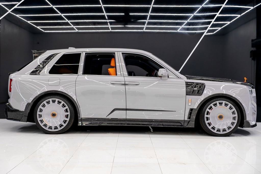 Used 2026 Rolls-Royce Cullinan AWD/4WD image 19