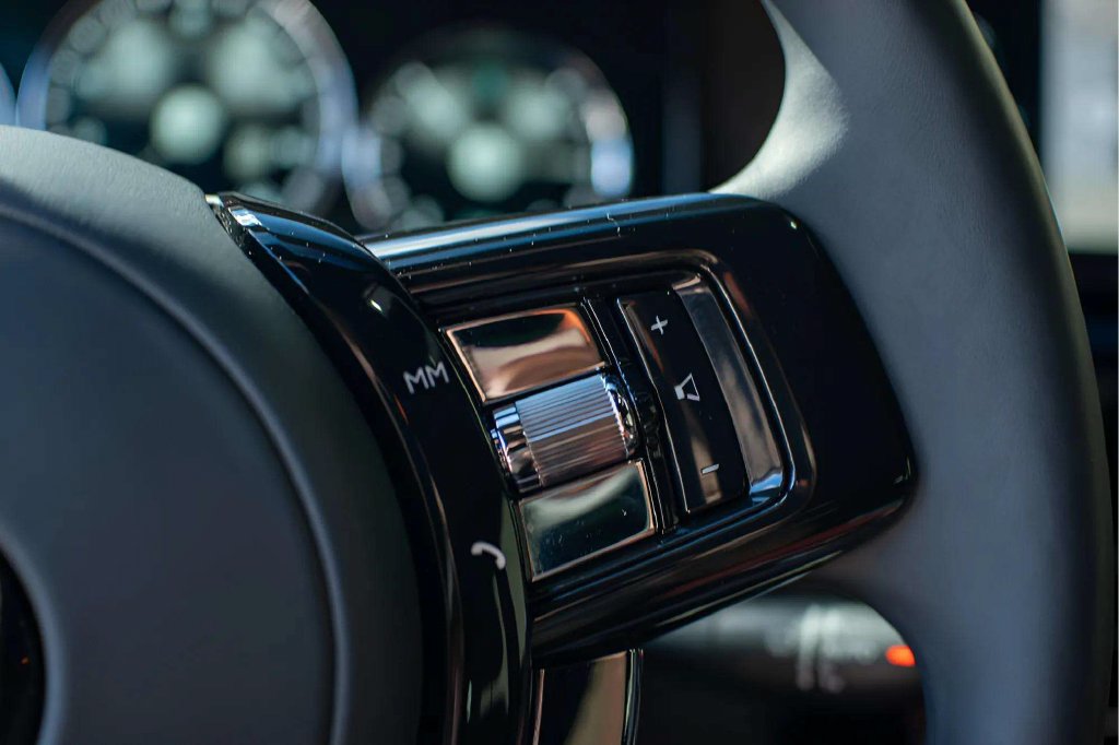 Used 2024 Rolls-Royce Phantom Sedan RWD image 19