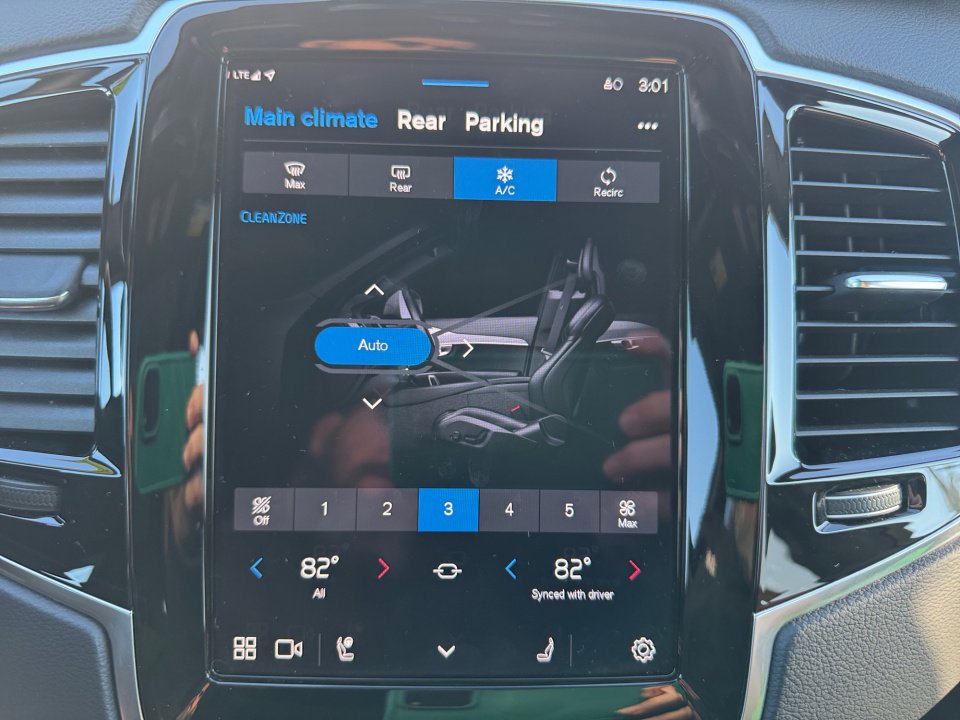 Used 2024 Volvo XC90 B6 Ultimate w/ Protection Package Premier image 22