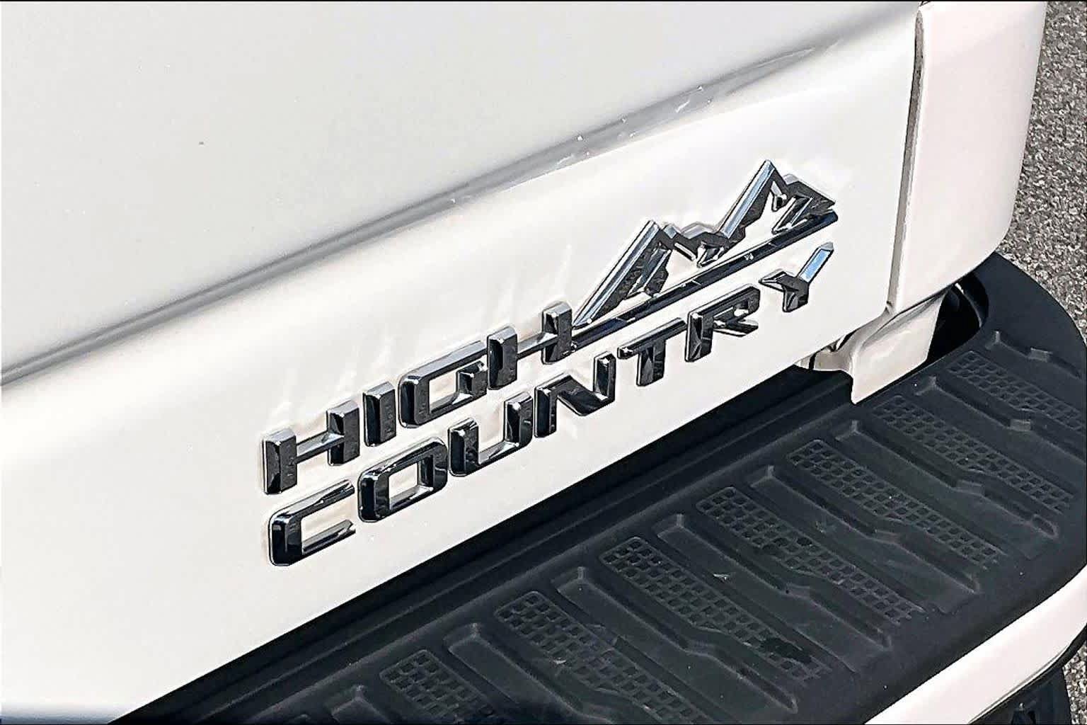 Used 2023 Chevrolet Silverado 1500 High Country w/ High Country Premium Package AWD/4WD image 9
