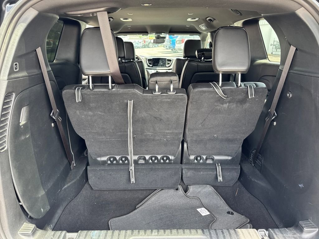 Used 2025 Chrysler Pacifica Select FWD image 12