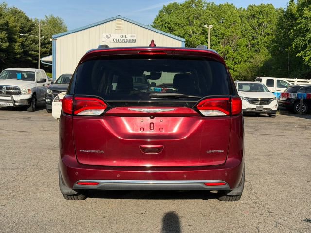 Used 2017 Chrysler Pacifica Limited FWD image 4