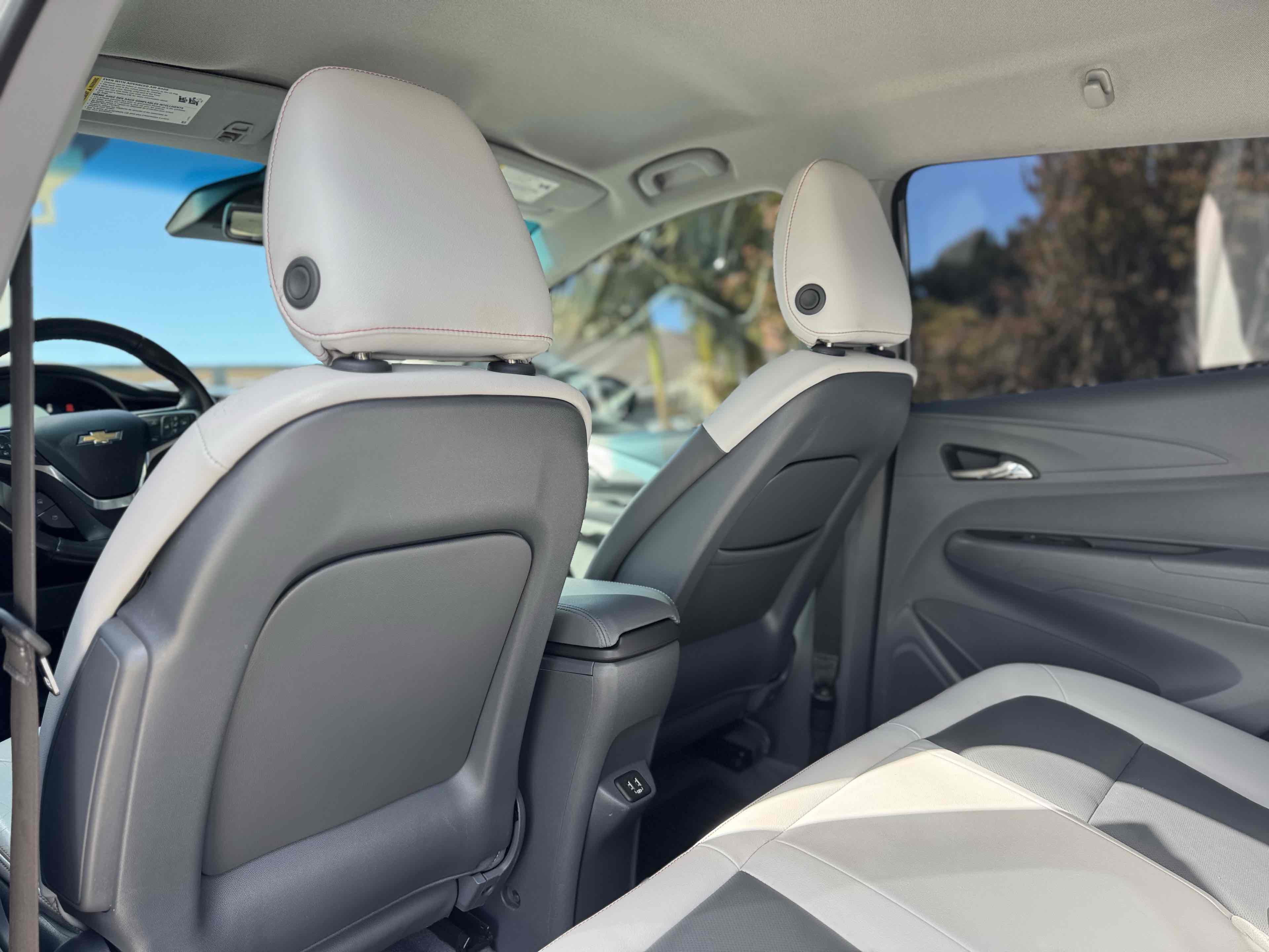 Used 2019 Chevrolet Bolt Premier w/ Infotainment Package FWD image 12