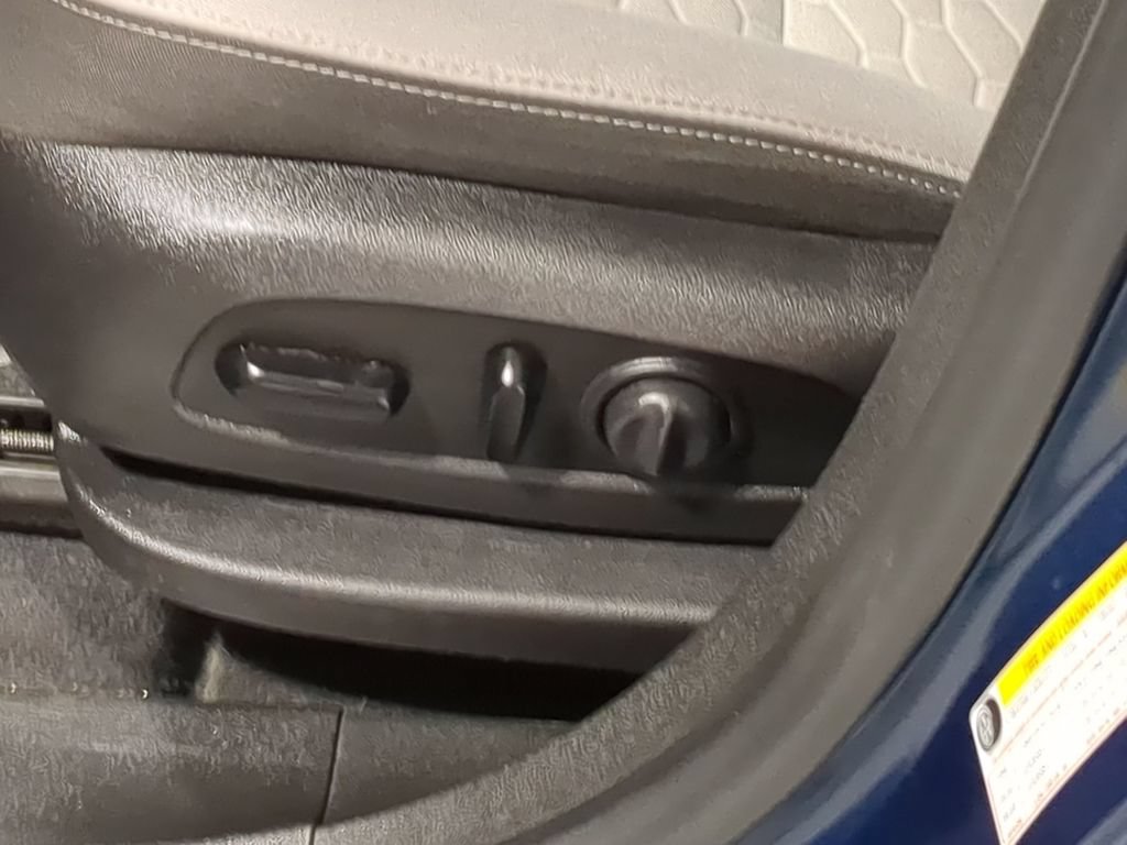 Used 2020 Chevrolet Equinox LT w/ Driver Convenience Package FWD image 21