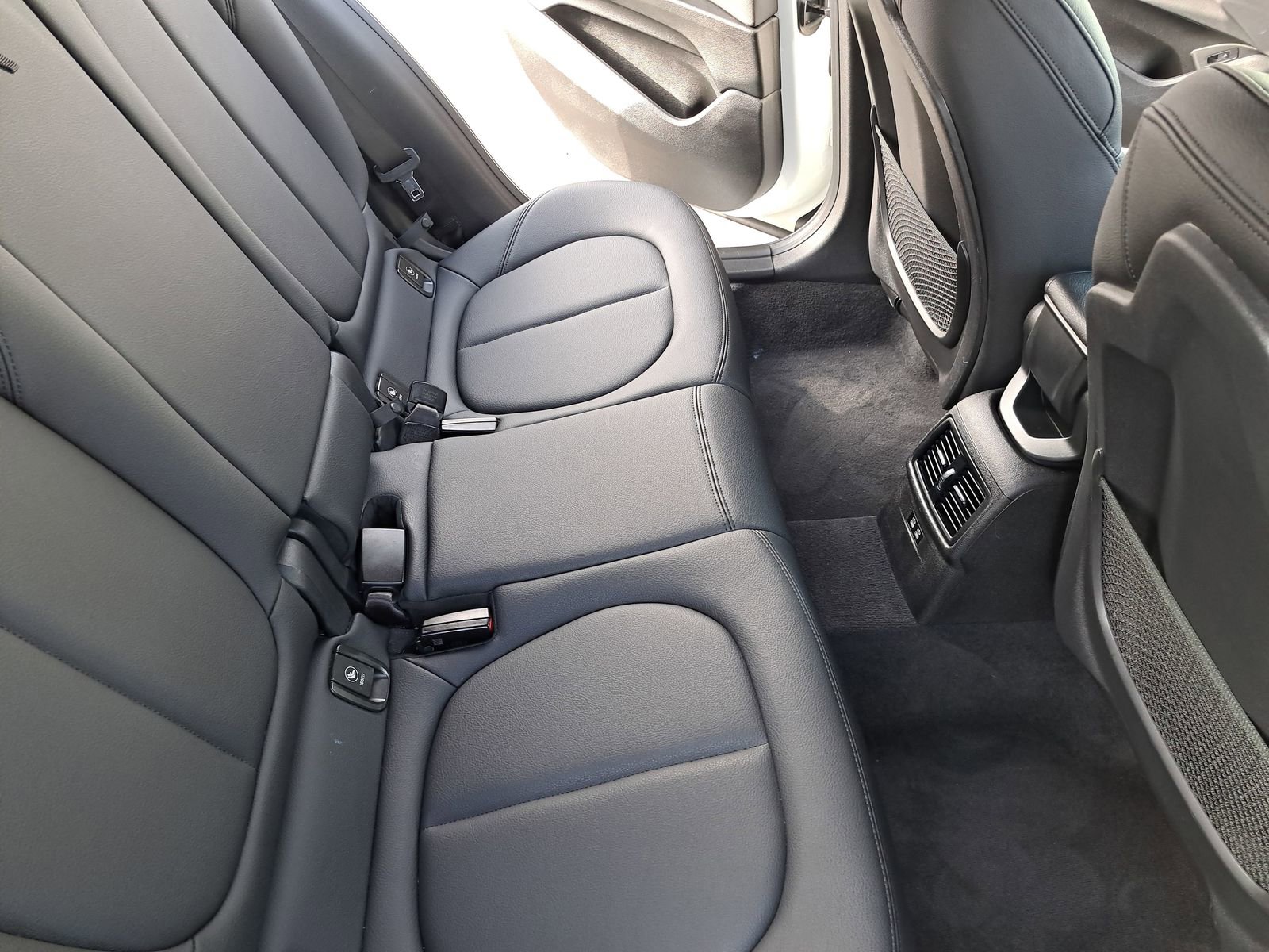 Used 2020 BMW X2 sDrive28i image 11