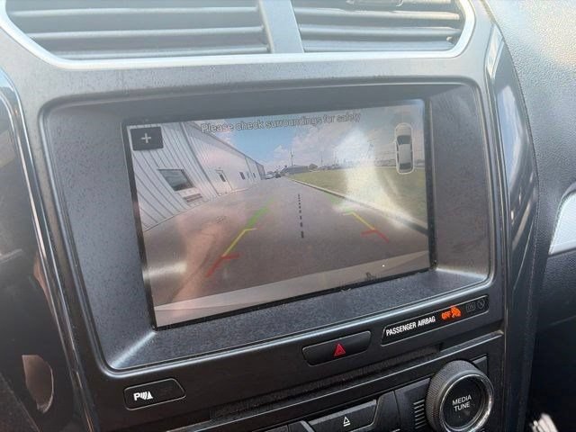 Used 2017 Ford Explorer XLT FWD image 23