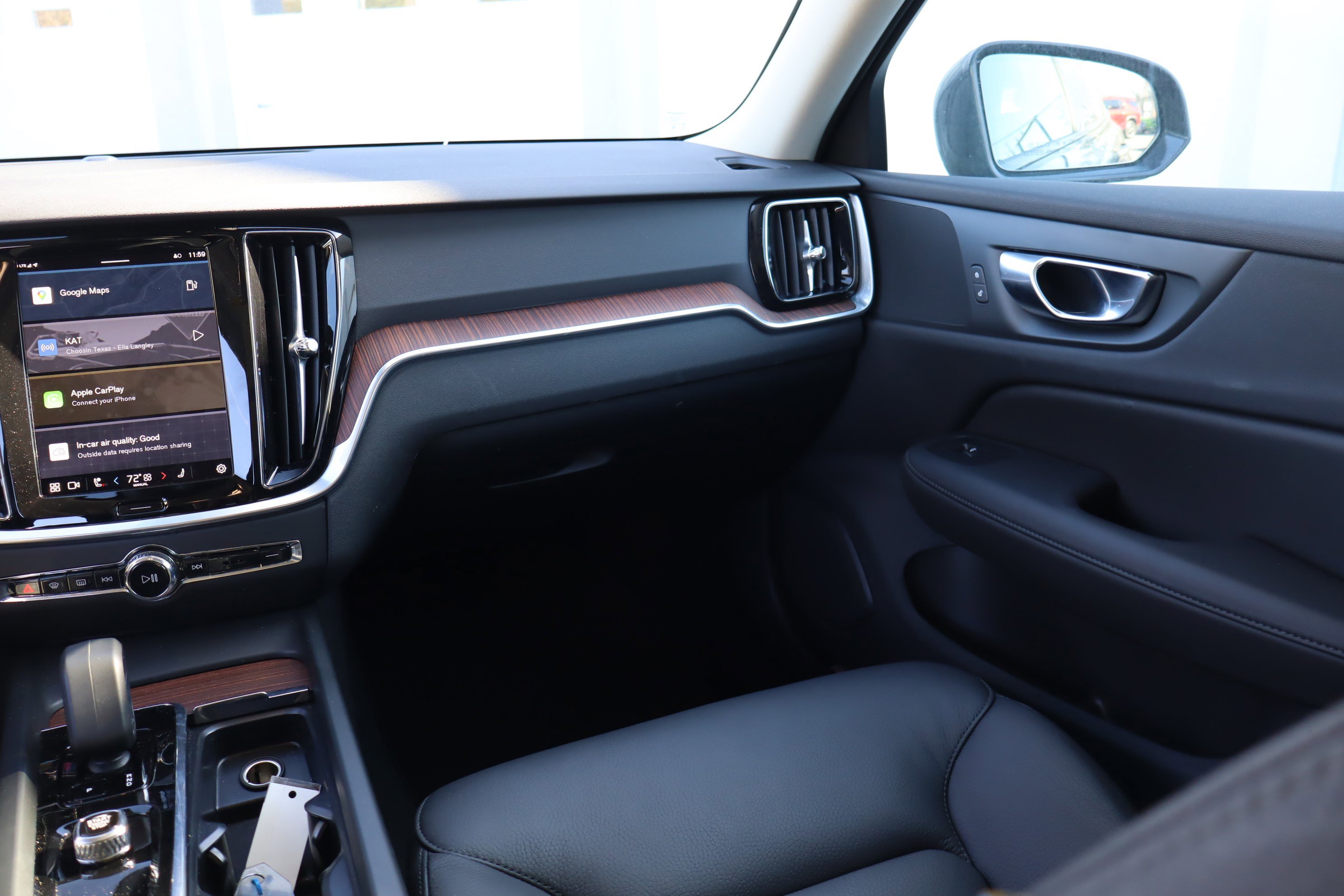 Used 2025 Volvo V60 B5 Cross Country Plus image 13