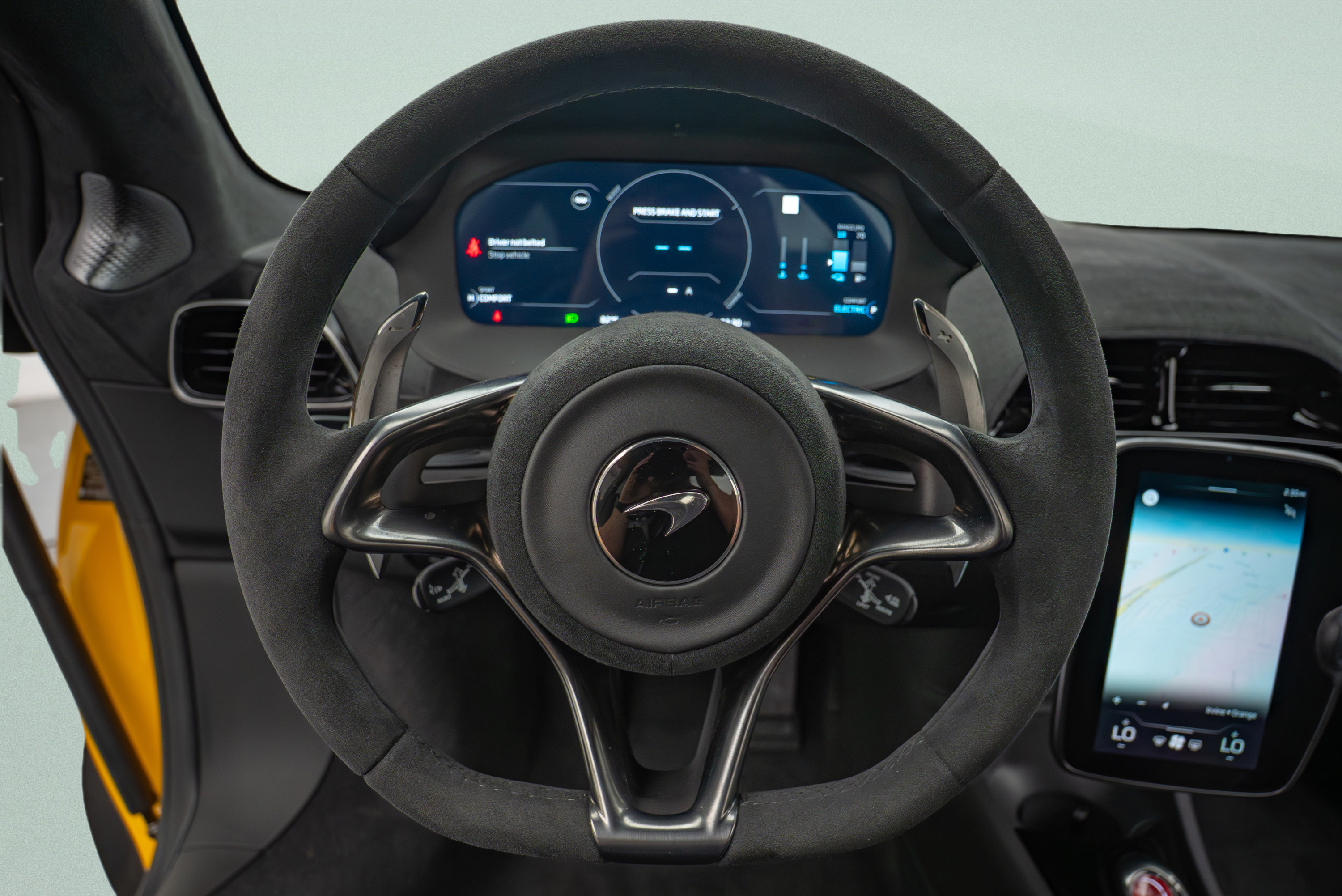 Used 2024 McLaren Artura RWD image 39