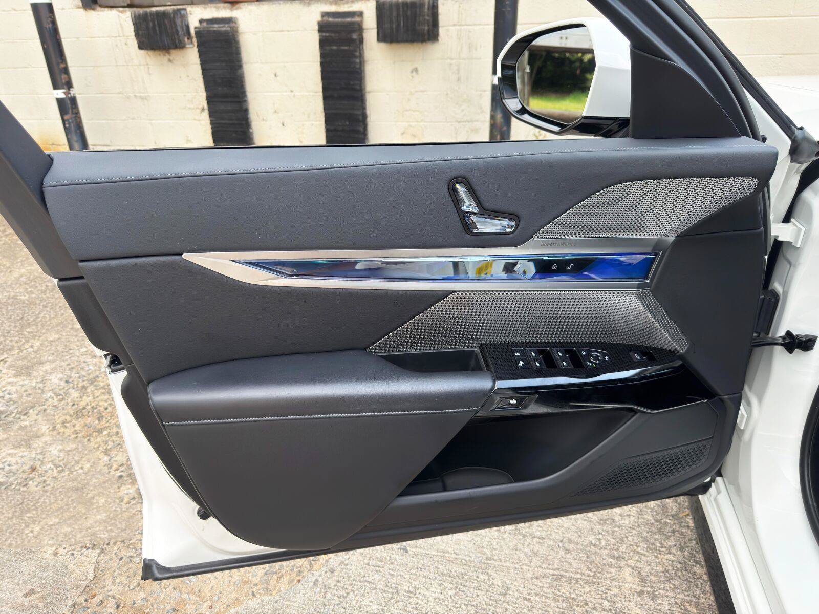 Used 2024 BMW i7 xDrive60 w/ Premium Package AWD/4WD image 49